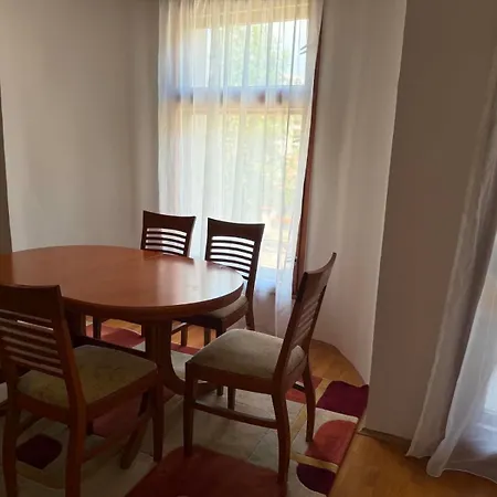 Apartman голям тристаен
